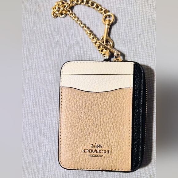 Coach Colorblock Zip Card Case 𝐒𝐨𝐥𝐝 𝐎𝐮𝐭 𝐀𝐜𝐫𝐨𝐬𝐬 𝐂𝐨𝐚𝐜𝐡! - Picture 4 of 5